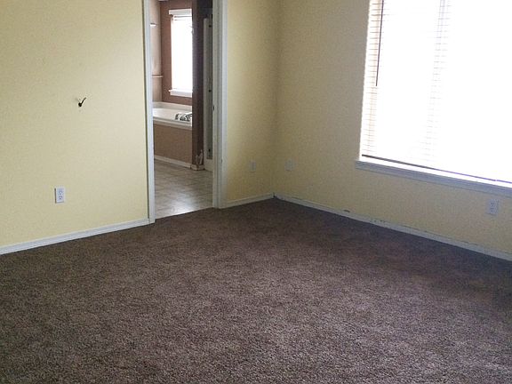 5th image of 1550 SE Gerhard Dr