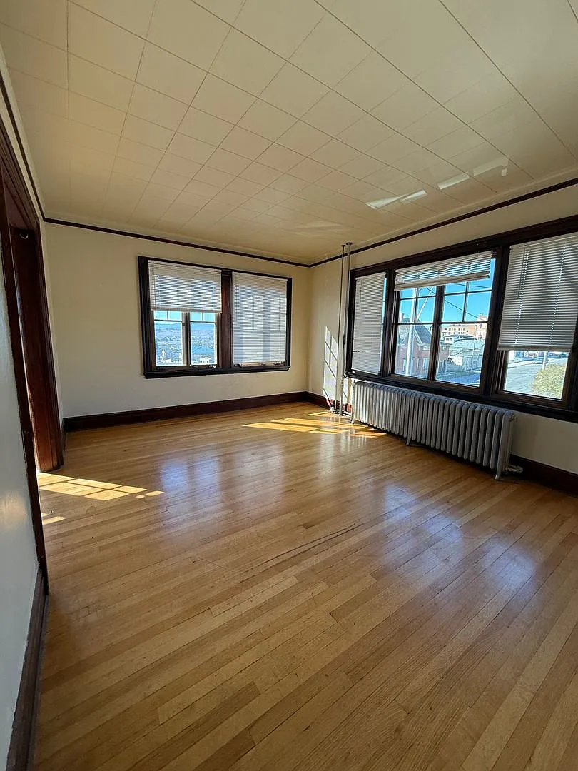 Virginia Apartments — Photo 1