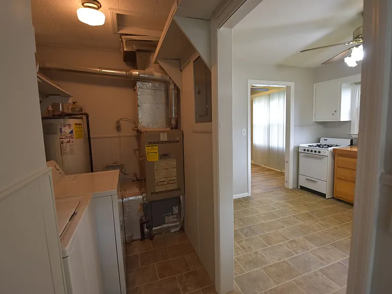 334 W Staat St — Photo 19