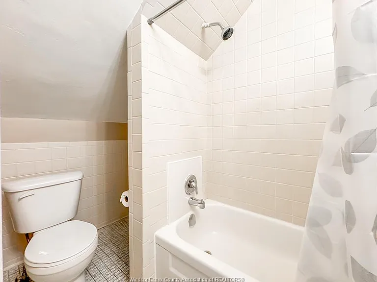 1351 Marentette Ave #UPPER — Photo 8