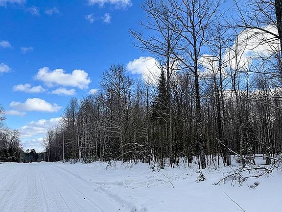 2nd image of 7 Log Lodge Rd