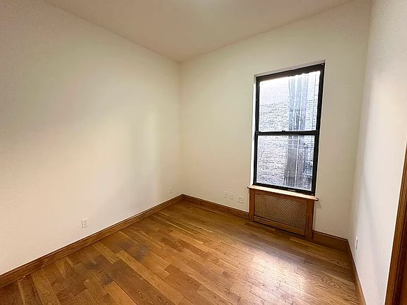 5th image of 910 Columbus Ave APT 4d