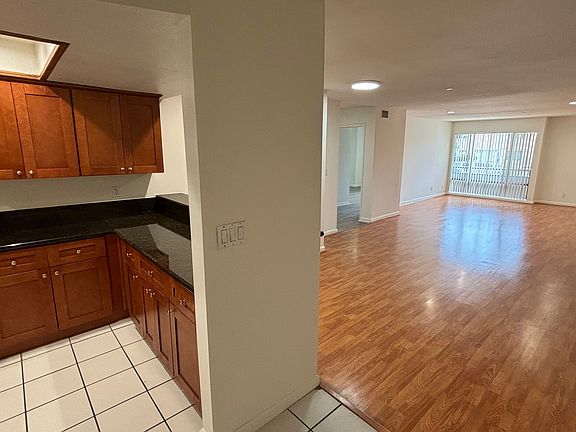 4th image of 411 Palm Dr APT 101