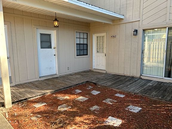 2nd image of 4562 Lighthouse Cir #1