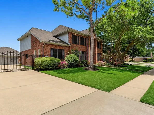 1407 Pine Meadow Ct, Pearland, TX 77581