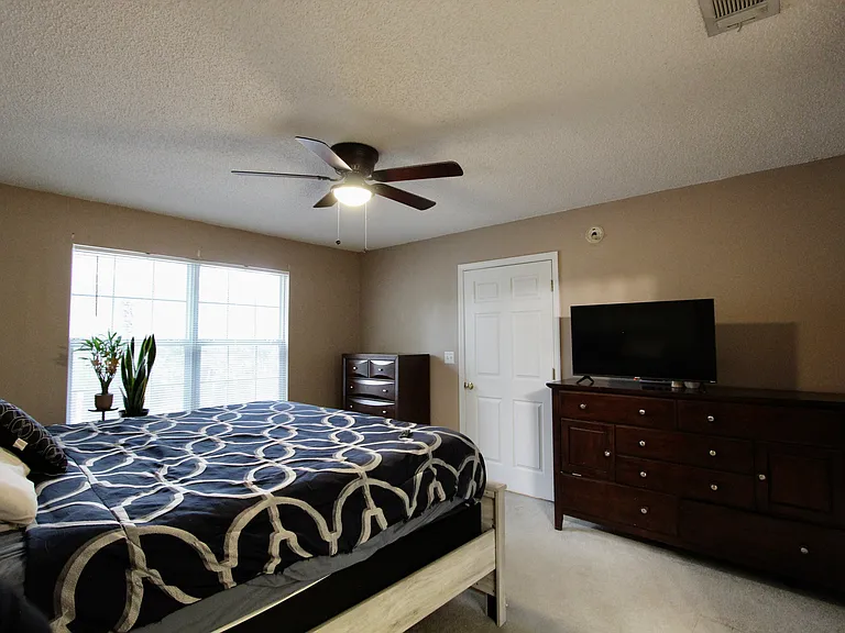220 Tiffot Ct — Photo 10