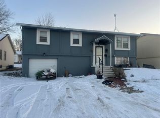 421 W 8th St, Cameron, MO 64429