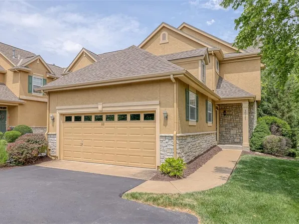 16121 Linden St, Overland Park, KS 66085