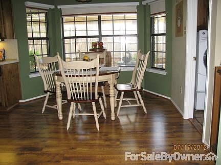 5th image of 913 Larkspur Ln