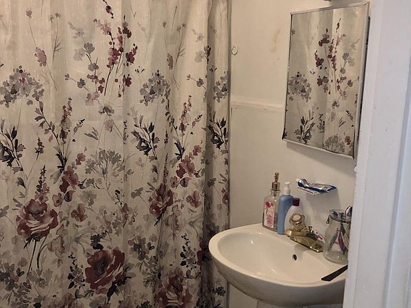 5th image of 558 Lincoln St