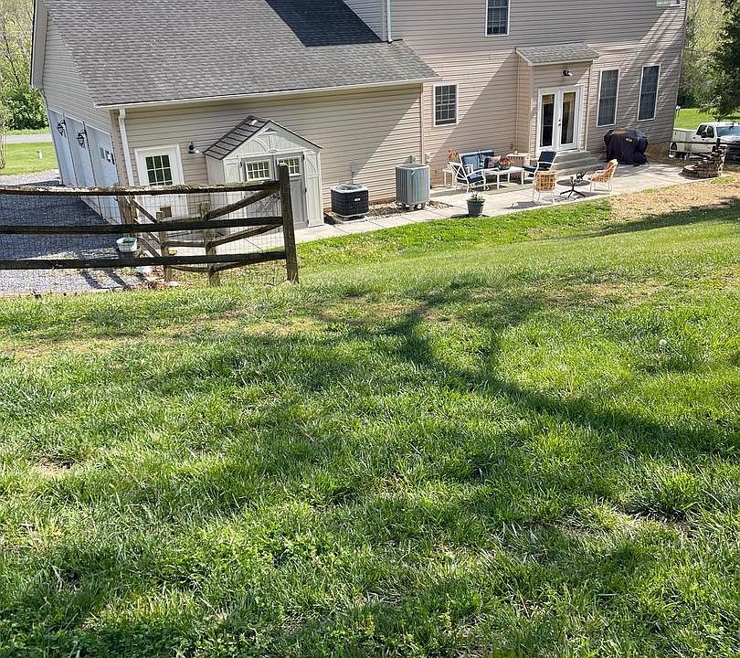 2nd image of 3201 Howellsville Rd