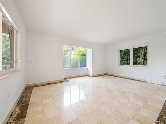 5th image of 4117 Alhambra Cir