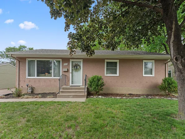 1043 Arundel St, Saint Paul, MN 55117