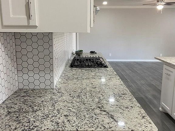 4th image of 3809 Heatherglen St