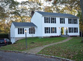 11 Canterbury Ct, East Setauket, NY 11733
