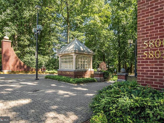 3rd image of 5802 Nicholson Ln APT 403