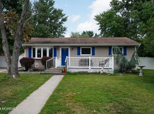 28 Georgian Blvd, Jackson, NJ 08527