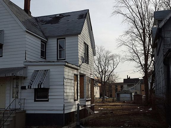 2nd image of 15021 Center Ave