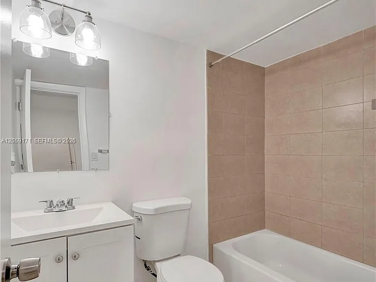 14190 W Dixie Hwy #1 — Photo 15
