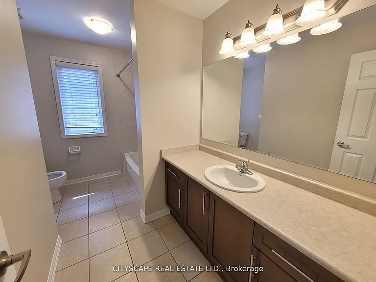 219 McGinnis Cres — Photo 21