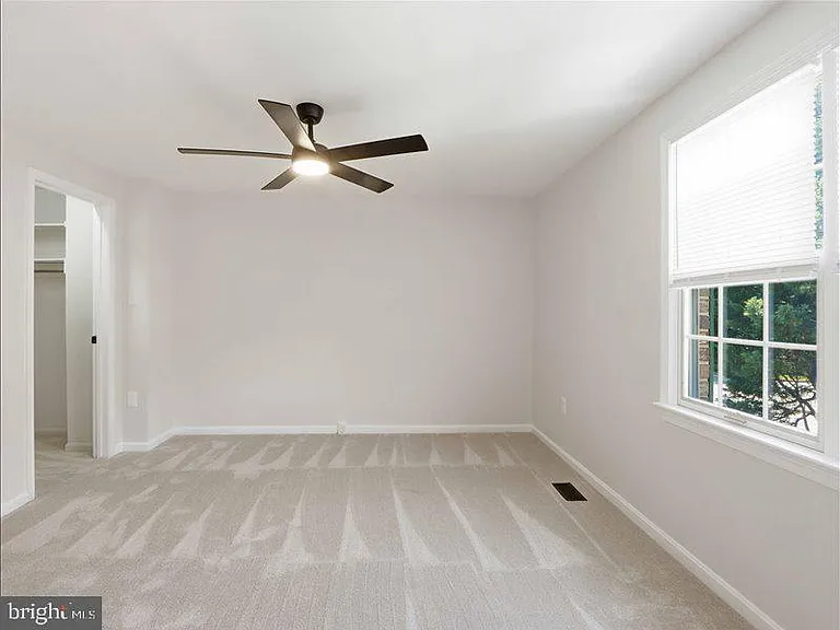 8026 Waterview Ct — Photo 31