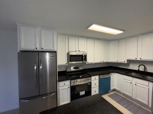 110 N Lakeside Dr APT 2