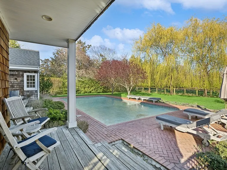 8 Barker Ln — Photo 6
