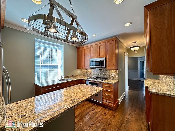 5th image of 3614 N Bosworth Ave #1R