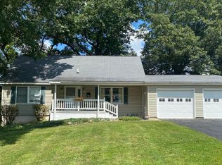 2056 Earl Dr, Hillsdale, MI 49242