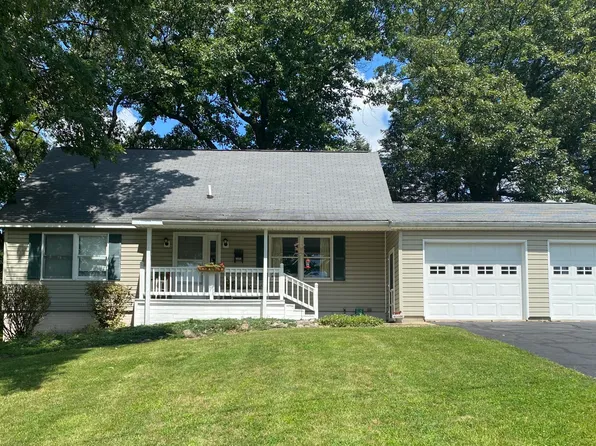2056 Earl Dr, Hillsdale, MI 49242