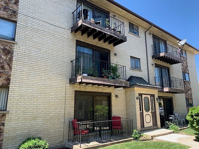 1st image of 8518 W Catherine Ave Unit 1S