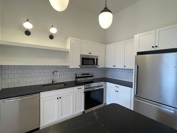 4th image of 582 Mulberry St #207