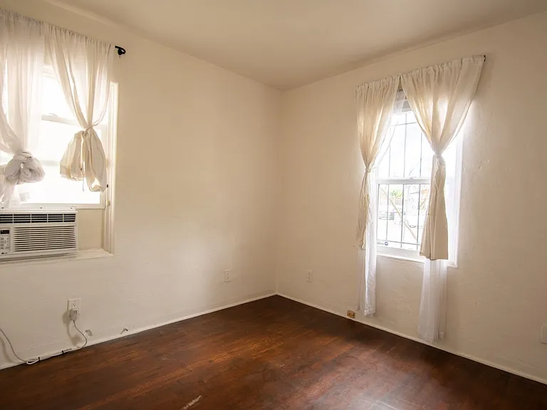4072 Meade Ave — Photo 6