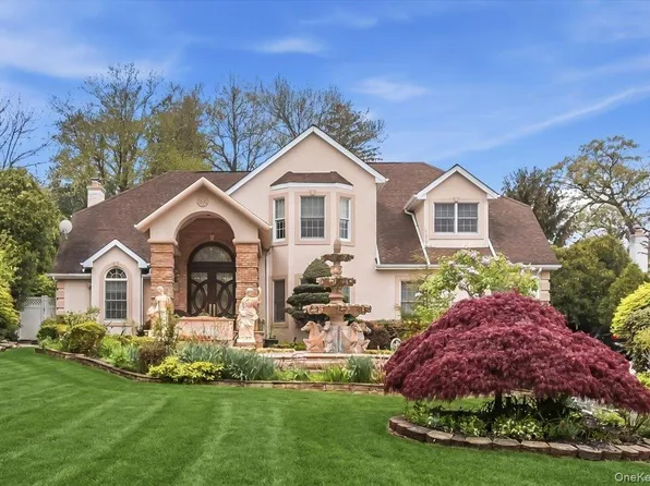 21 Chauncey Place, Woodbury, NY 11797