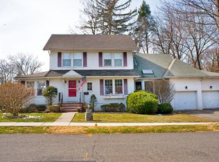28 Saint Albans Pl, Haworth, NJ 07641