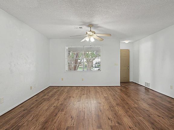 3rd image of 4024 N Nicklas Ave