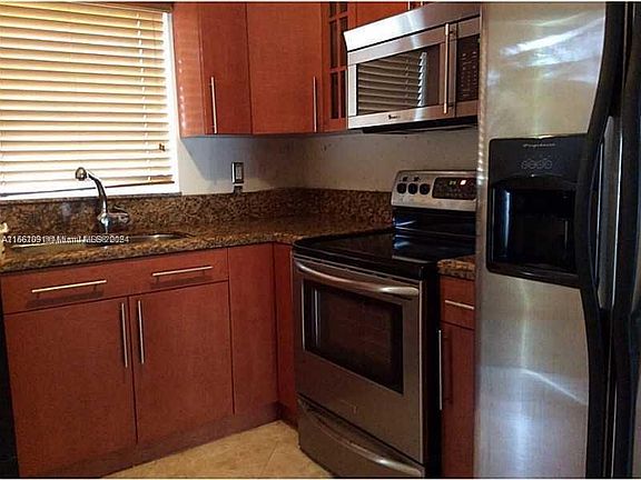 5th image of 3770 NE 171st St APT 201