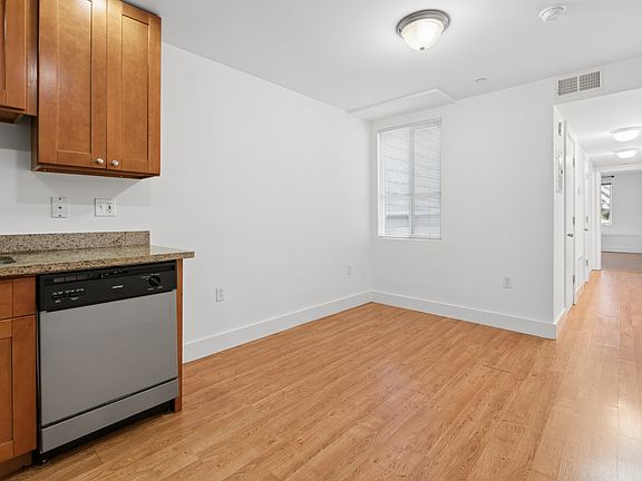 2nd image of 55 Manchester St Unit 6