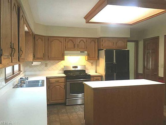 3rd image of 1216 Dewberry Dr