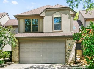 127 Chatsworth Cir, Schaumburg, IL 60194