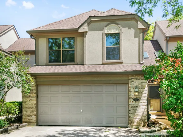 127 Chatsworth Cir, Schaumburg, IL 60194