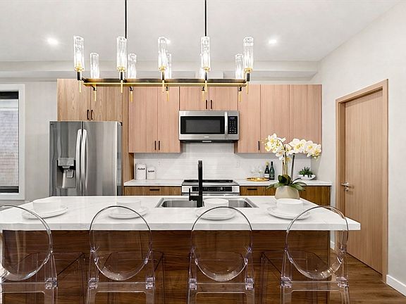 2nd image of 14 Schuyler St #2