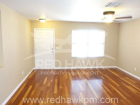 3rd image of 558 W Kingman Dr