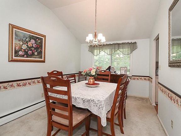5th image of 28040 Terrace Dr