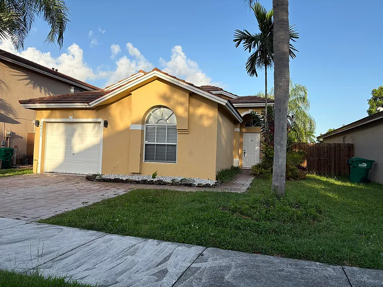 14750 SW 156th Ave — Photo 1