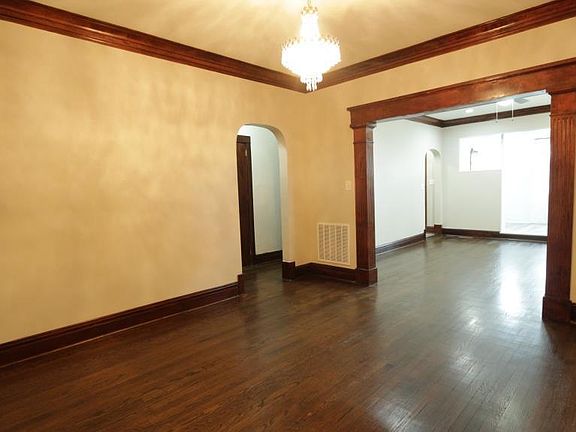 4th image of 7658 S Eberhart Ave