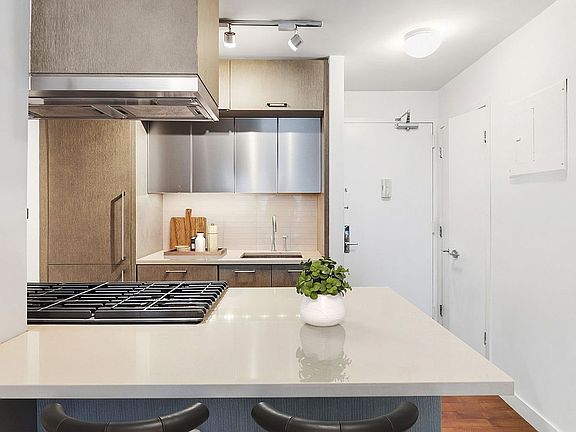 3rd image of 225 Rector Pl APT 3B
