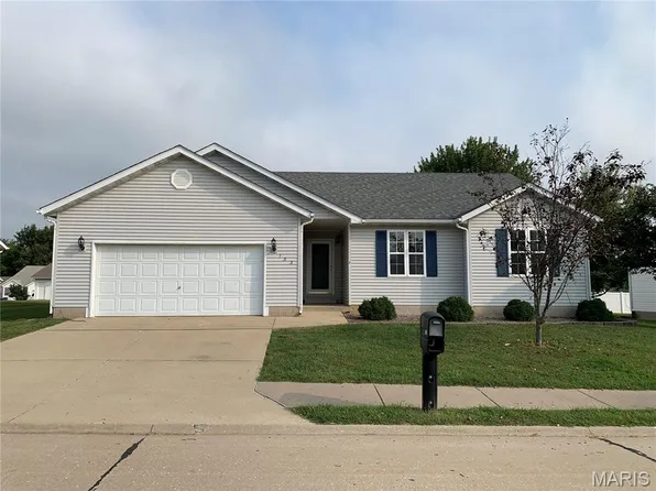 133 E Harrisonville Dr, Valmeyer, IL 62295