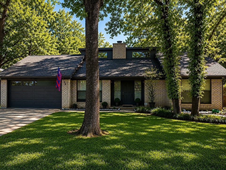 1st image of 2858 Cresthaven Dr