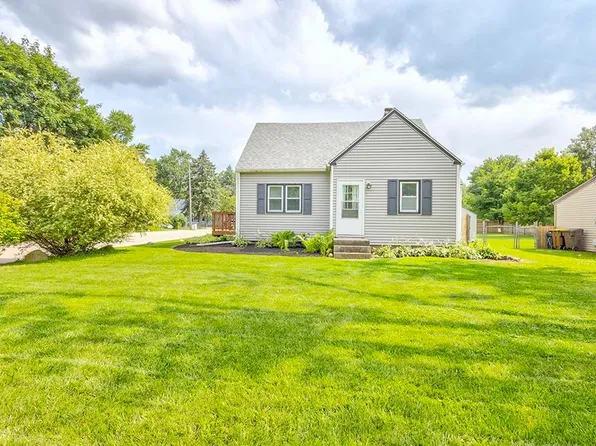 835 Evans Ave, Machesney Park, IL 61115